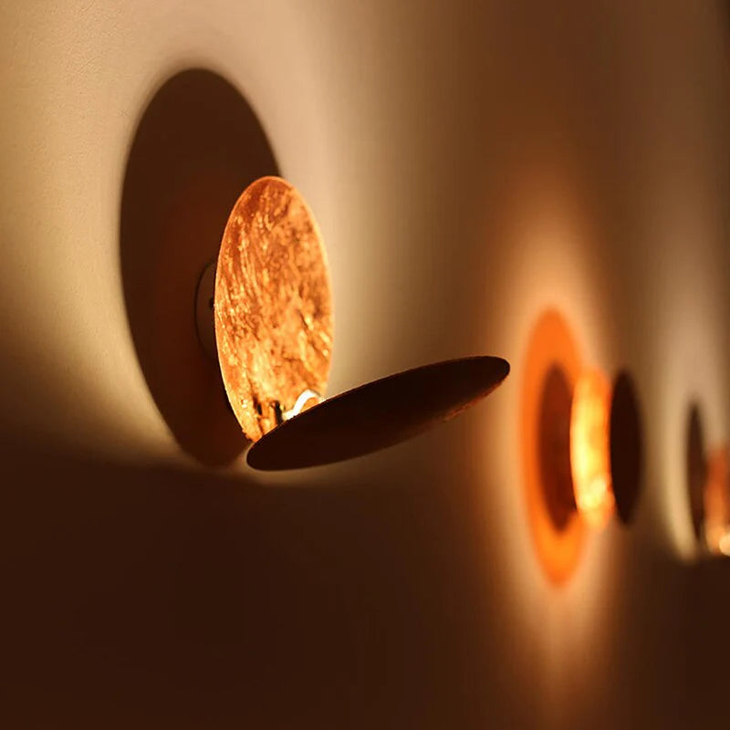 Applique murale LED Éclipse de 12 W à halo en croissant sur le mur